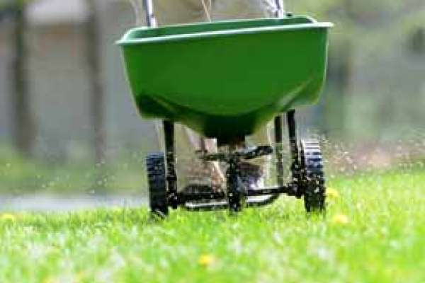 Future homeowners learn about urban fertilizer&nbsp;application